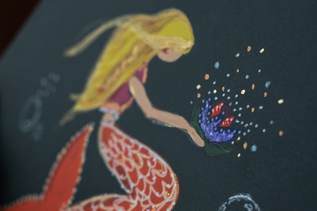 blonde-mermaid-detail-shot